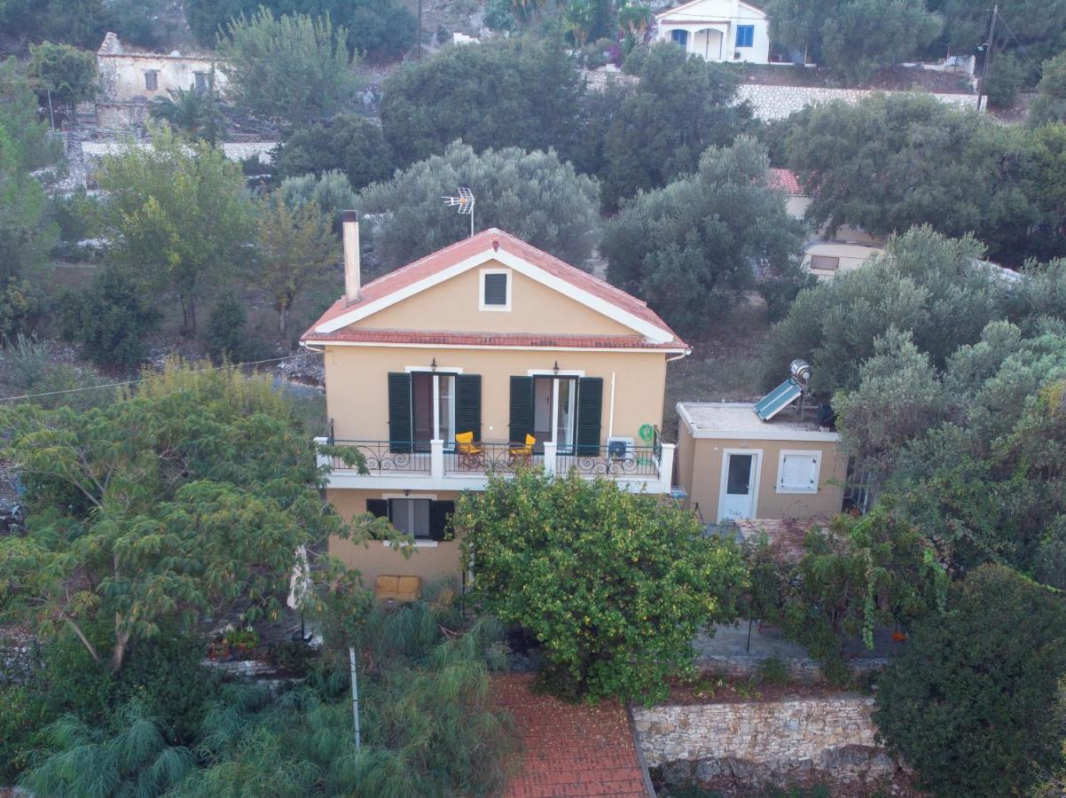 Almond Trees Cottage Divarata Екстер'єр фото