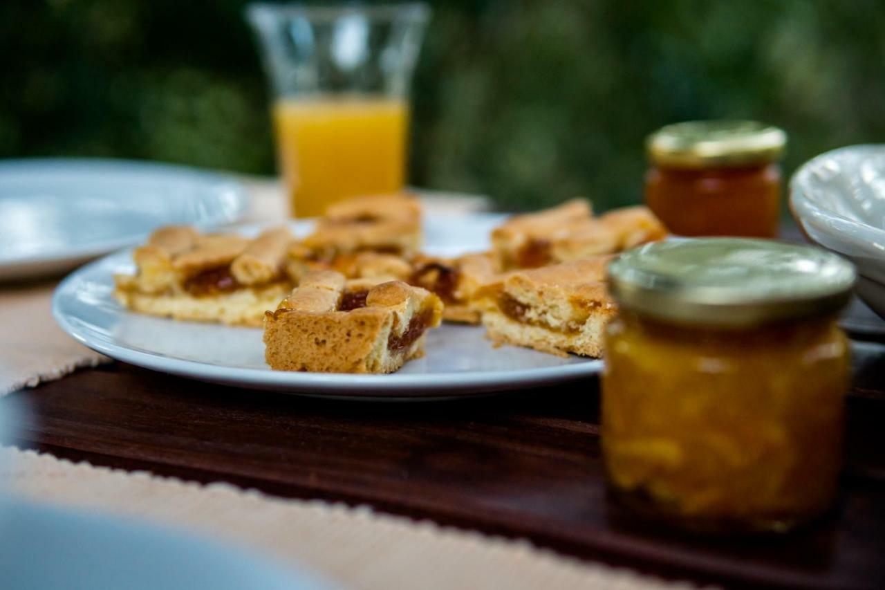 Almond Trees Cottage Divarata Екстер'єр фото