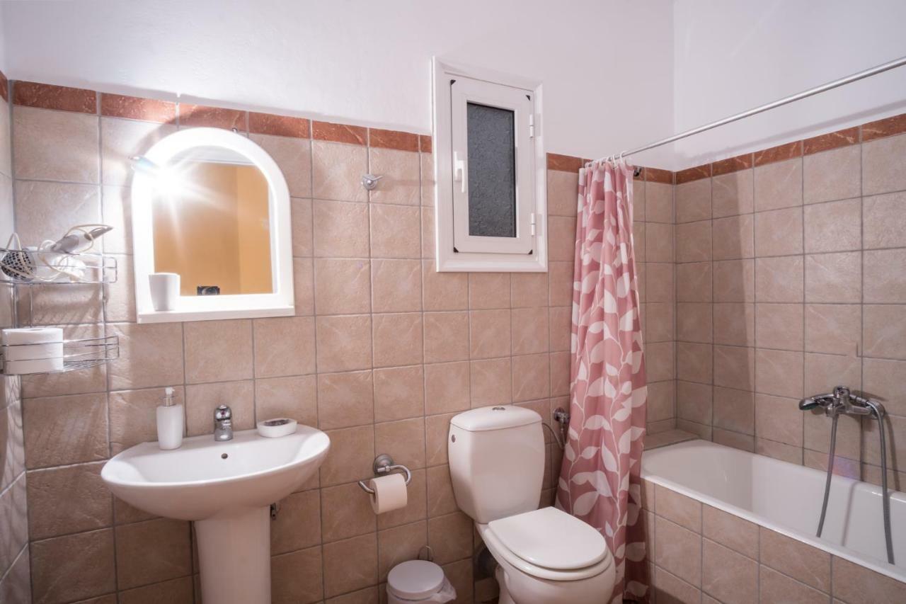 Almond Trees Cottage Divarata Екстер'єр фото