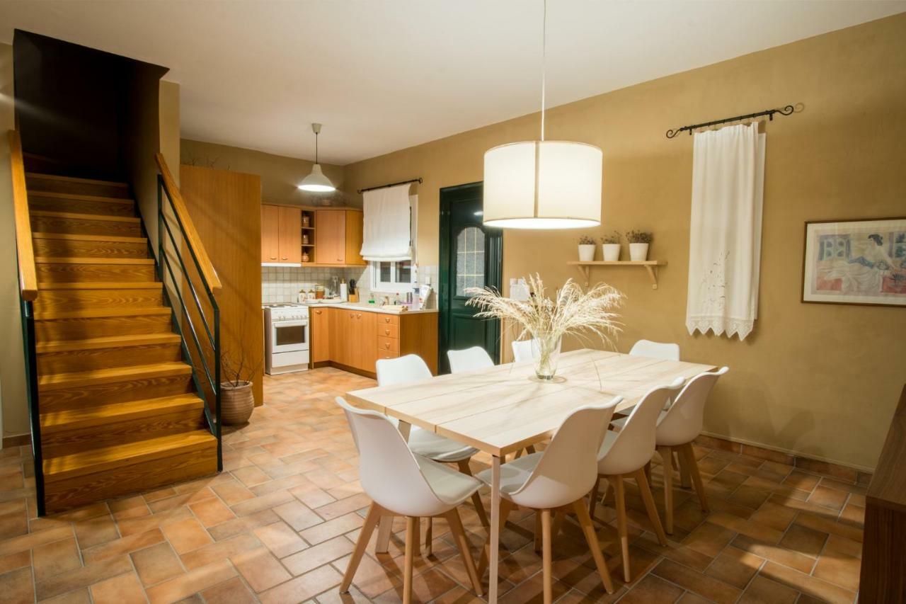 Almond Trees Cottage Divarata Екстер'єр фото